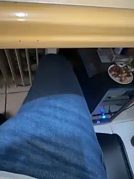 Snapshot of MAHKE12 chatting on September 24, 2025, 11:24 am MAHKE12 online show from September 24, 2025, 11:24 am