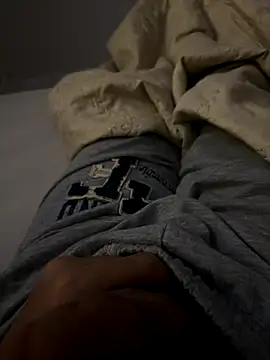 Snapshot of MAHKE12 chatting on October 10, 2025, 10:42 pm MAHKE12 online show from October 10, 2025, 10:42 pm