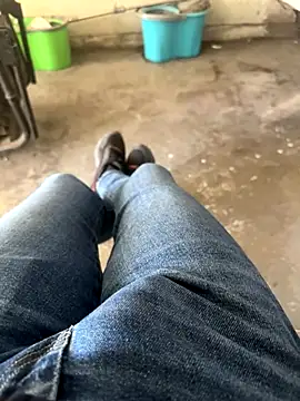 Snapshot of MAHKE12 chatting on October 15, 2025, 9:09 am MAHKE12 online show from October 15, 2025, 9:09 am