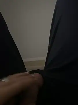 Snapshot of MAHKE12 chatting on October 21, 2025, 9:59 pm MAHKE12 online show from October 21, 2025, 9:59 pm