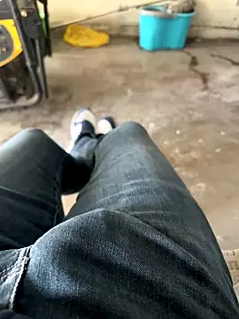 Snapshot of MAHKE12 chatting on October 24, 2025, 9:17 am MAHKE12 online show from October 24, 2025, 9:17 am