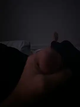 Snapshot of MAHKE12 chatting on November 5, 2025, 9:59 pm MAHKE12 online show from November 5, 2025, 9:59 pm