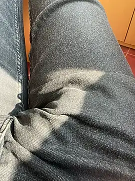 Snapshot of MAHKE12 chatting on November 6, 2025, 10:05 am MAHKE12 online show from November 6, 2025, 10:05 am