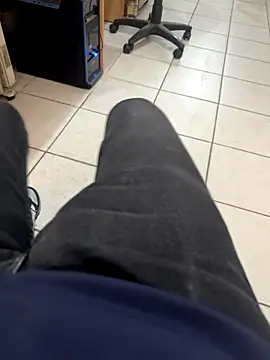 Snapshot of MAHKE12 chatting on November 7, 2025, 9:31 am MAHKE12 online show from November 7, 2025, 9:31 am