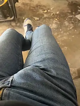 Snapshot of MAHKE12 chatting on November 21, 2025, 9:19 am MAHKE12 online show from November 21, 2025, 9:19 am