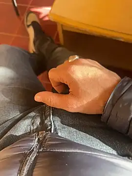 Snapshot of MAHKE12 chatting on November 27, 2025, 10:28 am MAHKE12 online show from November 27, 2025, 10:28 am