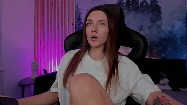 Snapshot of JennyDens chatting on December 3, 2024, 5:53 am JennyDens online show from December 3, 2024, 5:53 am