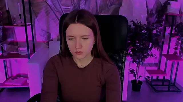 Snapshot of JennyDens chatting on December 18, 2024, 2:32 am JennyDens online show from December 18, 2024, 2:32 am