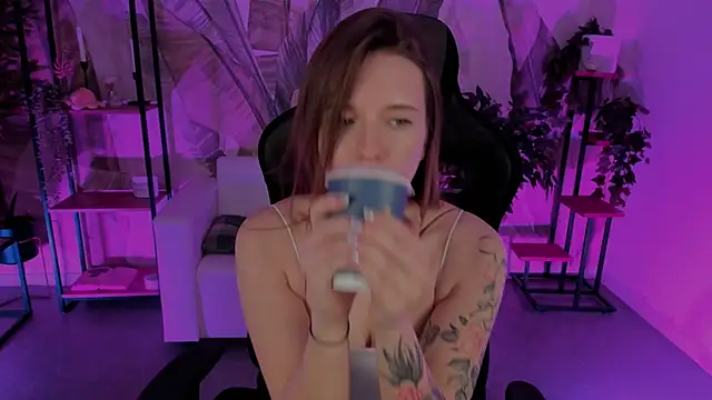 Snapshot of JennyDens chatting on February 13, 2025, 3:35 pm JennyDens online show from February 13, 2025, 3:35 pm