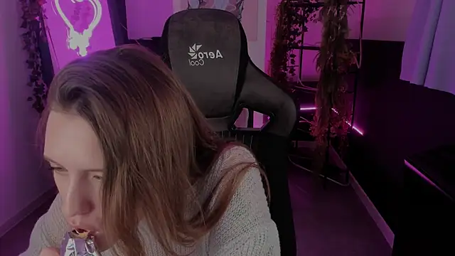 Snapshot of JennyDens chatting on September 30, 2025, 3:17 pm JennyDens online show from September 30, 2025, 3:17 pm