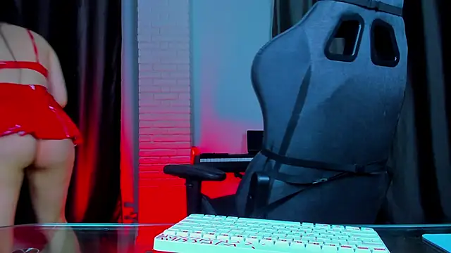 Snapshot of QueenAliss chatting on December 26, 2024, 5:30 pm QueenAliss online show from December 26, 2024, 5:30 pm