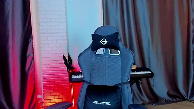 Snapshot of QueenAliss chatting on January 6, 2025, 3:53 am QueenAliss online show from January 6, 2025, 3:53 am