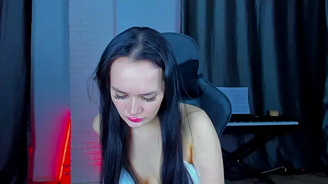 Snapshot of QueenAliss chatting on February 11, 2025, 2:24 pm QueenAliss online show from February 11, 2025, 2:24 pm