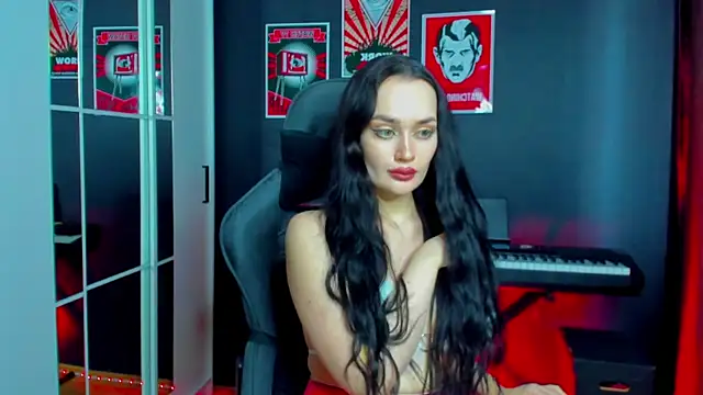 Snapshot of QueenAliss chatting on February 25, 2025, 5:30 am QueenAliss online show from February 25, 2025, 5:30 am