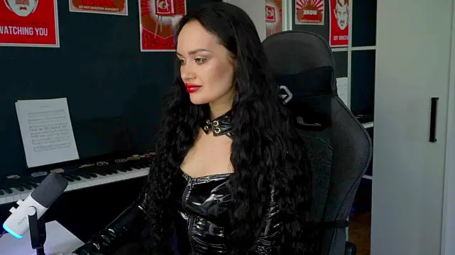 Snapshot of QueenAliss chatting on September 9, 2025, 4:01 am QueenAliss online show from September 9, 2025, 4:01 am