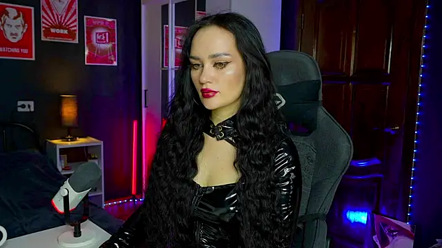 Snapshot of QueenAliss chatting on October 8, 2025, 4:10 am QueenAliss online show from October 8, 2025, 4:10 am