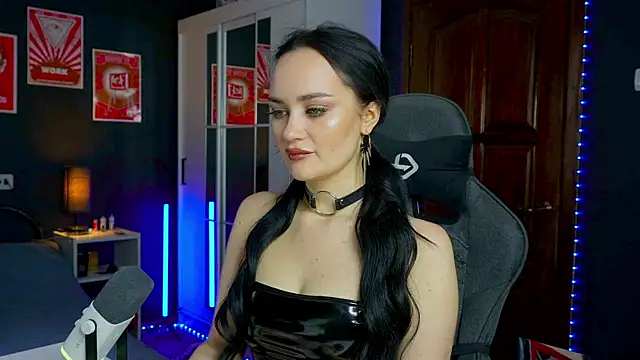 Snapshot of QueenAliss chatting on November 9, 2025, 3:49 am QueenAliss online show from November 9, 2025, 3:49 am