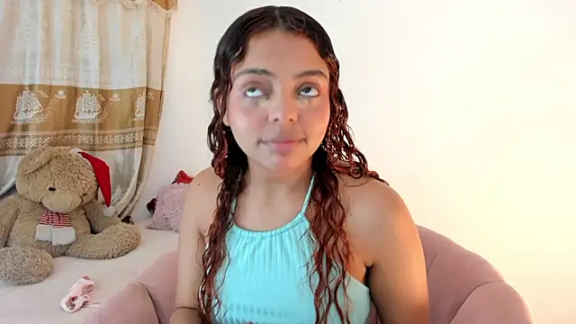 Snapshot of ValienteGirl_ chatting on December 27, 2024, 5:20 am ValienteGirl online show from December 27, 2024, 5:20 am