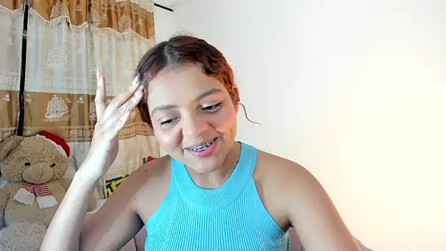 Snapshot of ValienteGirl_ chatting on December 31, 2024, 5:44 am ValienteGirl online show from December 31, 2024, 5:44 am