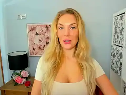 Snapshot of AulloraHoney chatting on December 2, 2024, 9:35 am AulloraHoney online show from December 2, 2024, 9:35 am