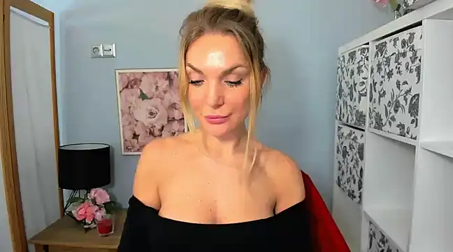 Snapshot of AulloraHoney chatting on December 19, 2024, 6:56 pm AulloraHoney online show from December 19, 2024, 6:56 pm