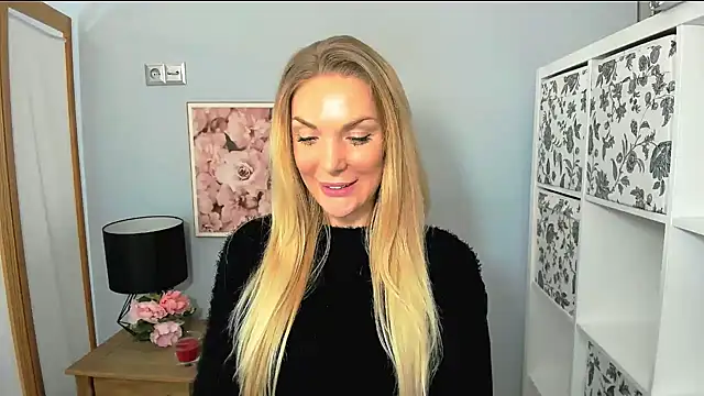 Snapshot of AulloraHoney chatting on January 3, 2025, 9:15 am AulloraHoney online show from January 3, 2025, 9:15 am