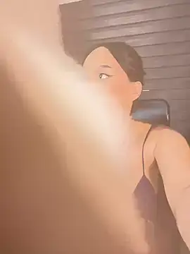 Snapshot of Little_Amber6 chatting on December 18, 2024, 5:04 am Little Amber6 online show from December 18, 2024, 5:04 am