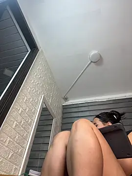 Snapshot of Little_Amber6 chatting on December 18, 2024, 8:09 am Little Amber6 online show from December 18, 2024, 8:09 am