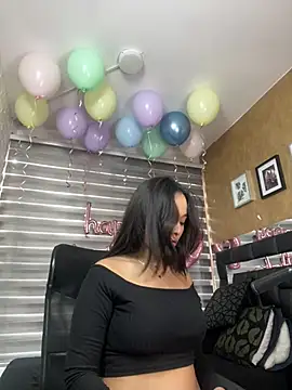 Snapshot of Little_Amber6 chatting on January 9, 2025, 8:22 pm Little Amber6 online show from January 9, 2025, 8:22 pm