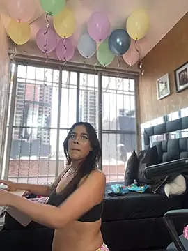 Snapshot of Little_Amber6 chatting on January 10, 2025, 8:04 pm Little Amber6 online show from January 10, 2025, 8:04 pm