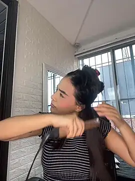 Snapshot of Little_Amber6 chatting on February 5, 2025, 8:46 pm Little Amber6 online show from February 5, 2025, 8:46 pm