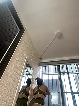 Snapshot of Little_Amber6 chatting on February 6, 2025, 12:37 pm Little Amber6 online show from February 6, 2025, 12:37 pm