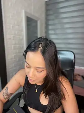 Snapshot of Little_Amber6 chatting on March 4, 2025, 8:38 pm Little Amber6 online show from March 4, 2025, 8:38 pm