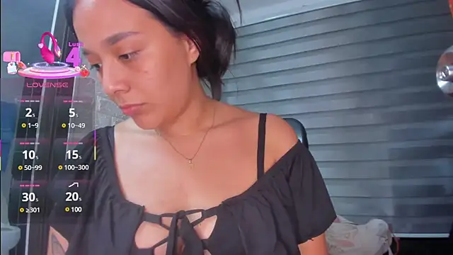 Snapshot of Little_Amber6 chatting on March 8, 2025, 2:45 am Little Amber6 online show from March 8, 2025, 2:45 am