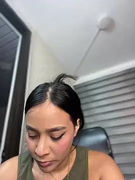 Snapshot of Little_Amber6 chatting on March 8, 2025, 11:28 pm Little Amber6 online show from March 8, 2025, 11:28 pm