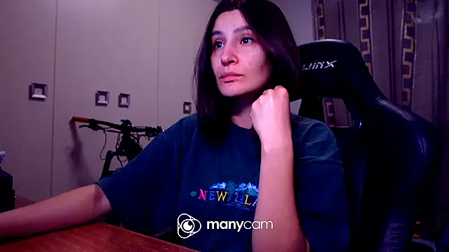 GodlyTheia online show from March 14, 2025, 4:40 pm