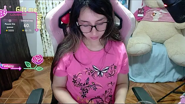 Maggie Fox3 online show from September 22, 2025, 3:19 am