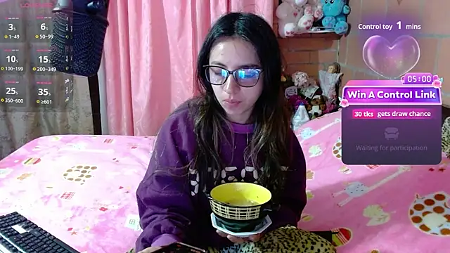 Snapshot of Maggie_Fox3 chatting on April 25, 2026, 12:02 am Maggie Fox3 online show from April 25, 2026, 12:02 am