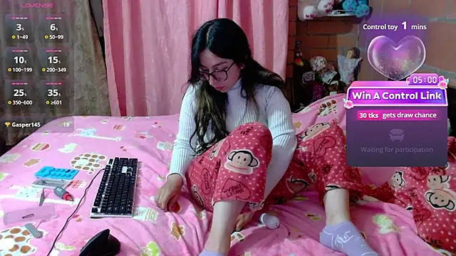 Snapshot of Maggie_Fox3 chatting on April 28, 2026, 2:27 am Maggie Fox3 online show from April 28, 2026, 2:27 am