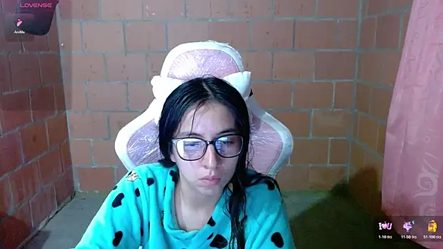 Snapshot of Maggie_Fox3 chatting on May 13, 2026, 1:03 am Maggie Fox3 online show from May 13, 2026, 1:03 am