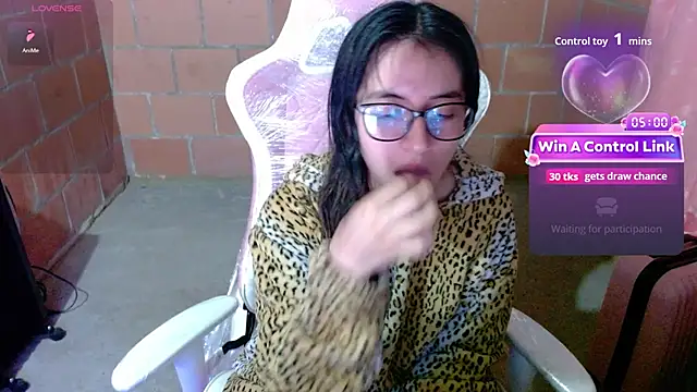 Snapshot of Maggie_Fox3 chatting on May 19, 2026, 1:22 am Maggie Fox3 online show from May 19, 2026, 1:22 am