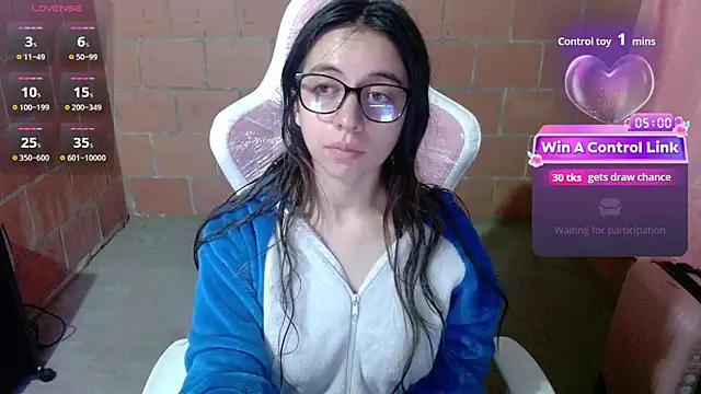 Snapshot of Maggie_Fox3 chatting on May 25, 2026, 1:00 am Maggie Fox3 online show from May 25, 2026, 1:00 am