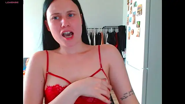 VikiKelt online show from May 15, 2026, 12:56 pm