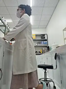 HinaLovely online show from March 18, 2026, 3:31 am