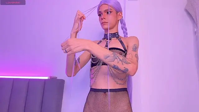 Snapshot of Varya_Ferreira chatting on December 6, 2024, 1:51 am Varya Ferreira online show from December 6, 2024, 1:51 am