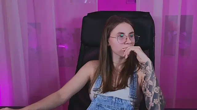  AnnaStark  online show from March 12, 2025, 11:33 pm