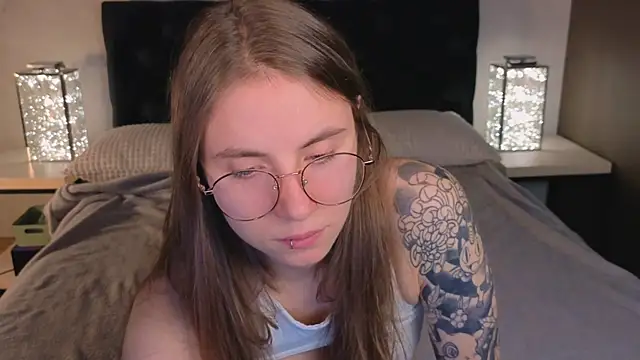  AnnaStark  online show from September 19, 2025, 8:20 pm