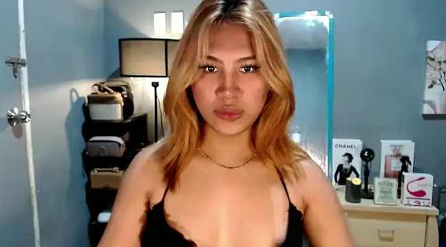 Snapshot of luxxy_grand chatting on December 15, 2024, 7:21 pm luxxy grand online show from December 15, 2024, 7:21 pm