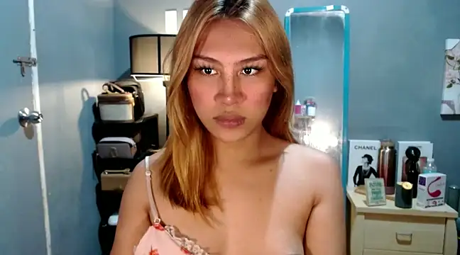 Snapshot of luxxy_grand chatting on December 19, 2024, 2:24 pm luxxy grand online show from December 19, 2024, 2:24 pm