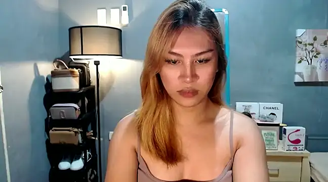 Snapshot of luxxy_grand chatting on February 9, 2025, 6:37 pm luxxy grand online show from February 9, 2025, 6:37 pm